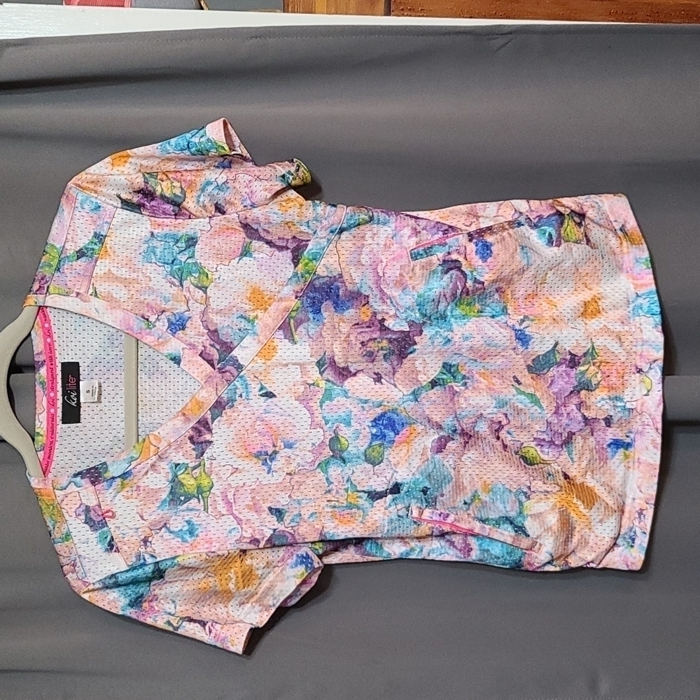 Koi lite Scrub Uniform Top Polyester Breathable Floral Pockets Size S‎  EUC